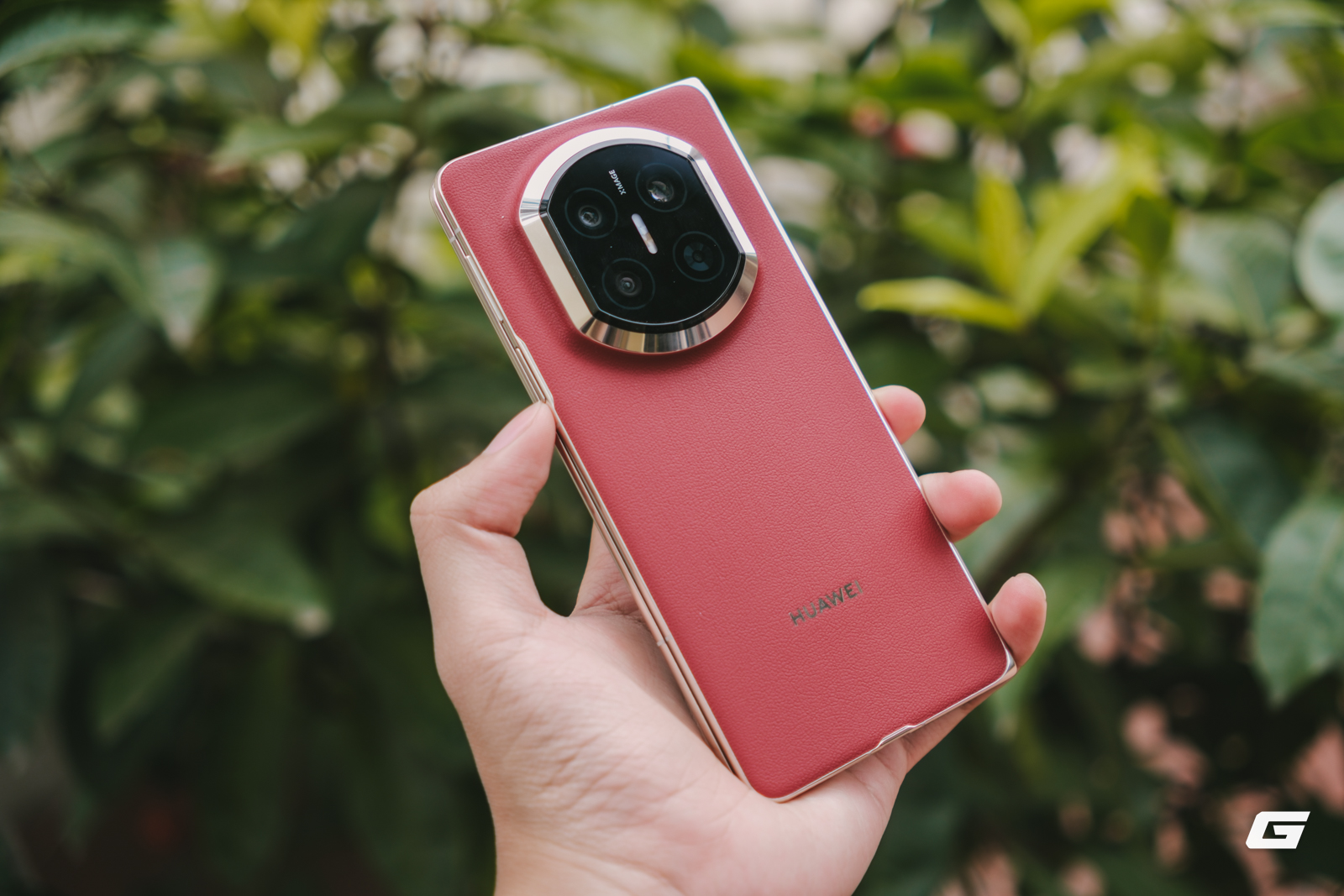 mo-hop-dien-thoai-gap-55-trieu-chinh-hang-cua-huawei-pin-lon-camera-chup-dep-khong-google-khong-5g-ai-se-mua