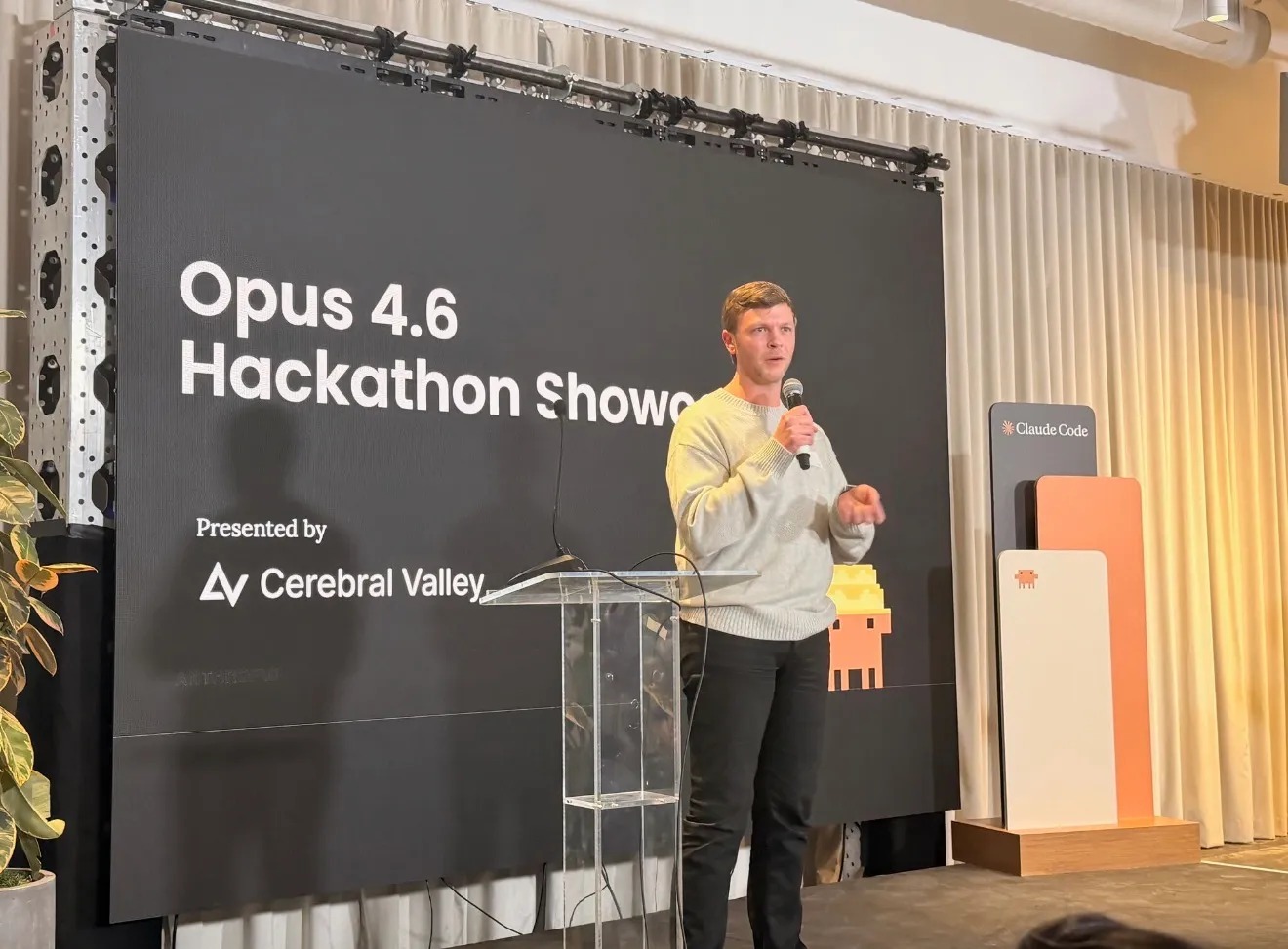 ky-nguyen-vibe-code-luat-su-bac-si-nhac-si-keo-nhau-di-thi-hackathon-ai-dat-giai-top-va-deu-khong-biet-code